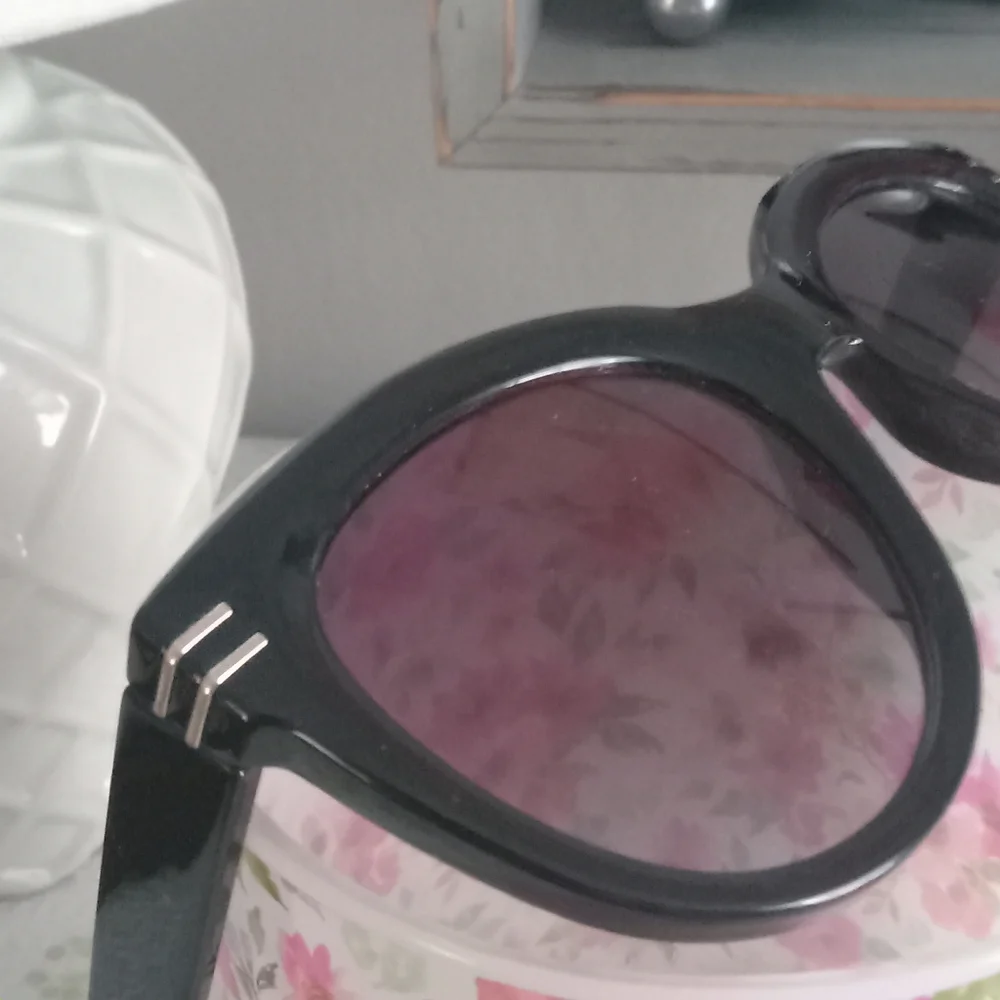 Black Cat Eye Sunglasses - Picture 5 of 5